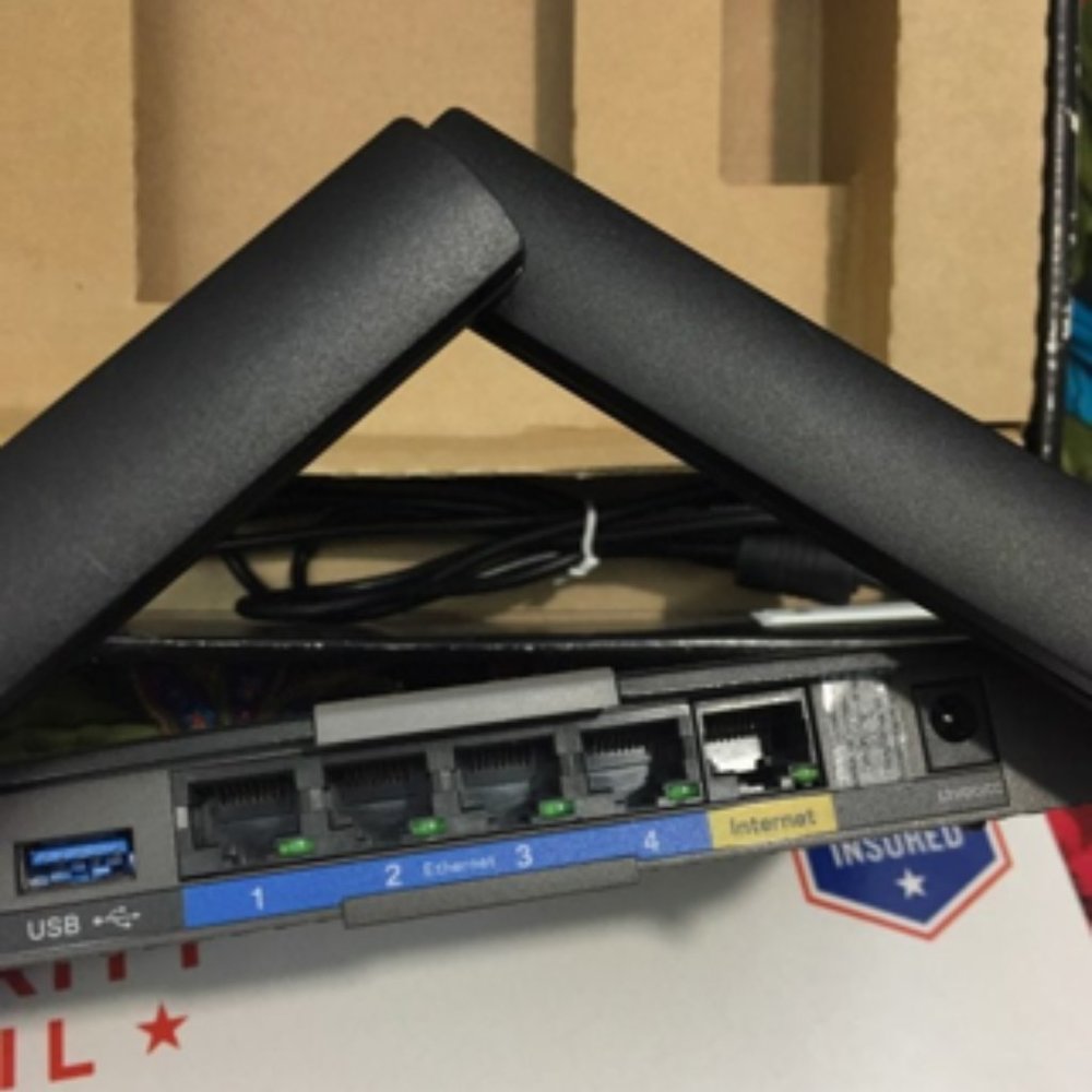 LINKSYS AC1200+ WIFI INTERNET ROUTER INCLUDES CABLES - Picture 3 of 8